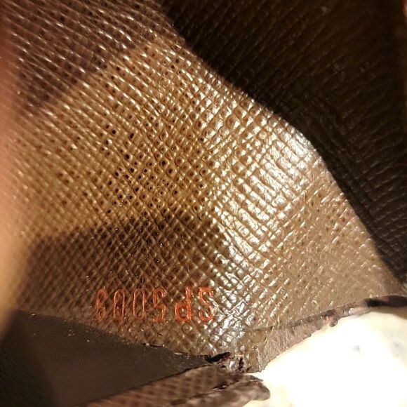 Authentic Louis Vuitton Elise Wallet Good used vintage condition.  Signs… - Picture 8 of 16